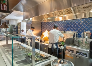 Cooks preparing lunch in the Commons Servery at Yale Schwarzman Center